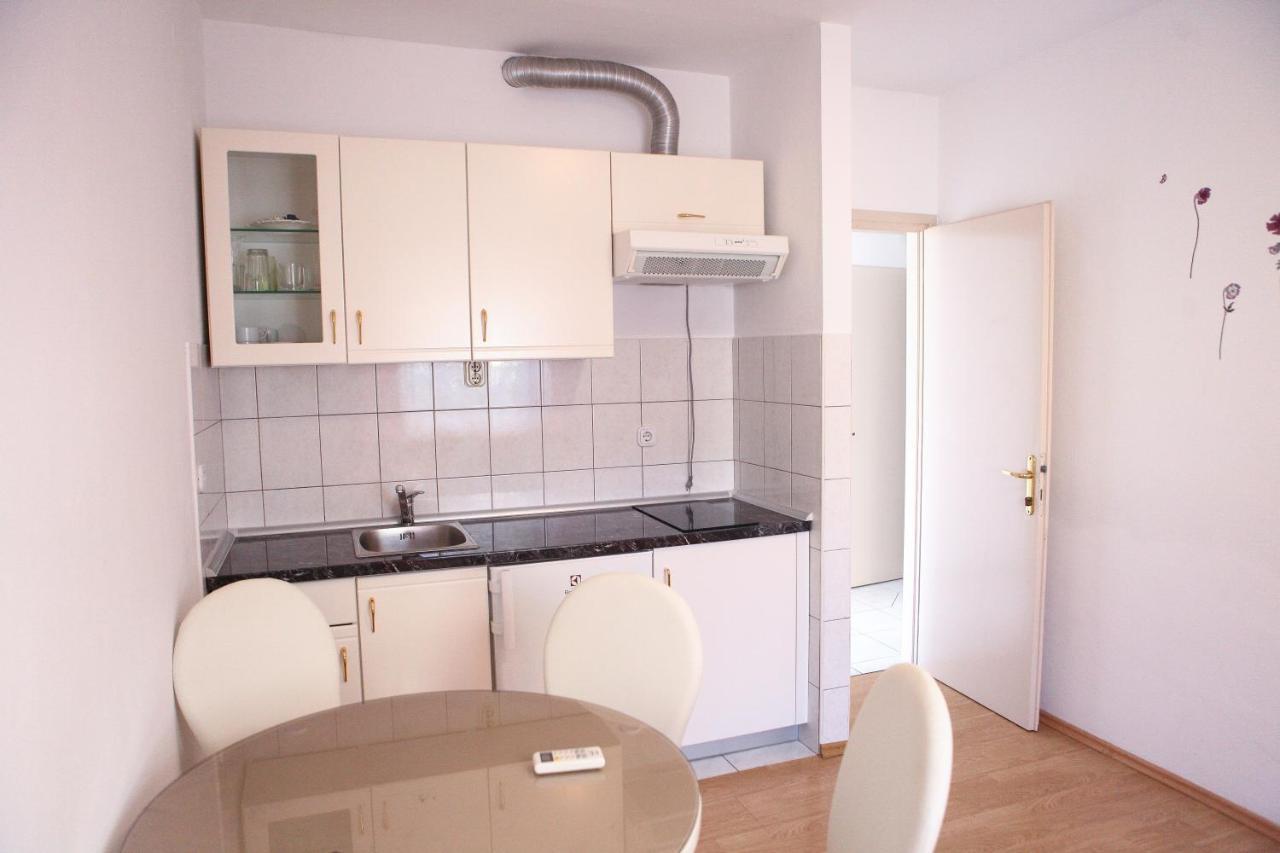 Ana Lovetovo Vodice Exterior photo