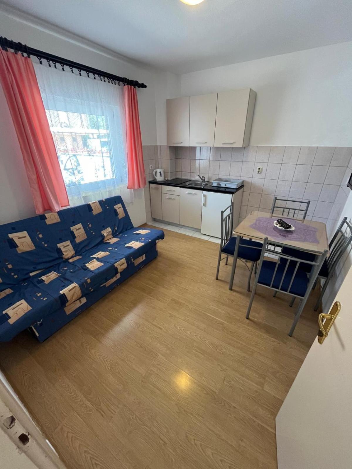 Ana Lovetovo Vodice Exterior photo